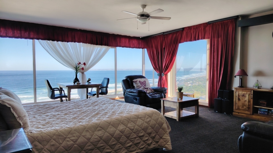 7 Bedroom Property for Sale in Outeniqua Strand Western Cape